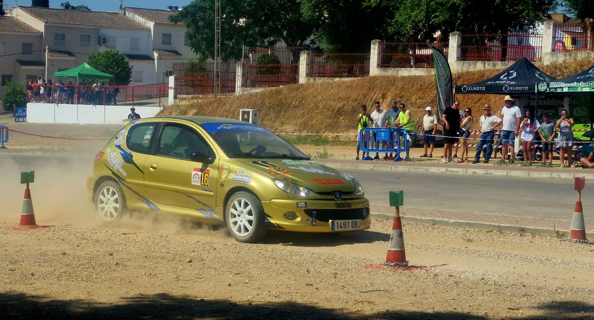 Escudería Malena compitiendo en rally - Vista de coche de competición